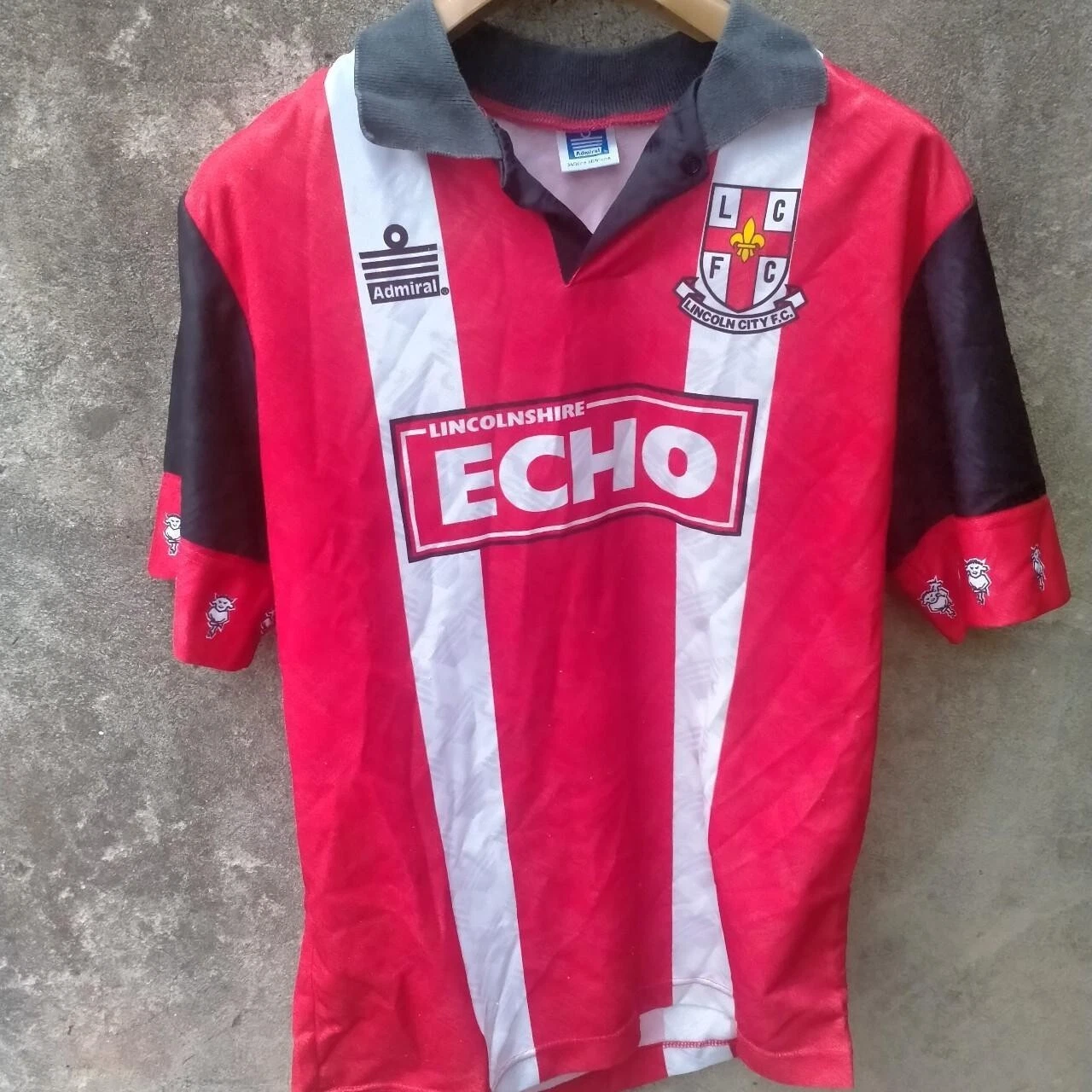 Lincoln City 1994-95 home football shirt/ jersey. Small mens