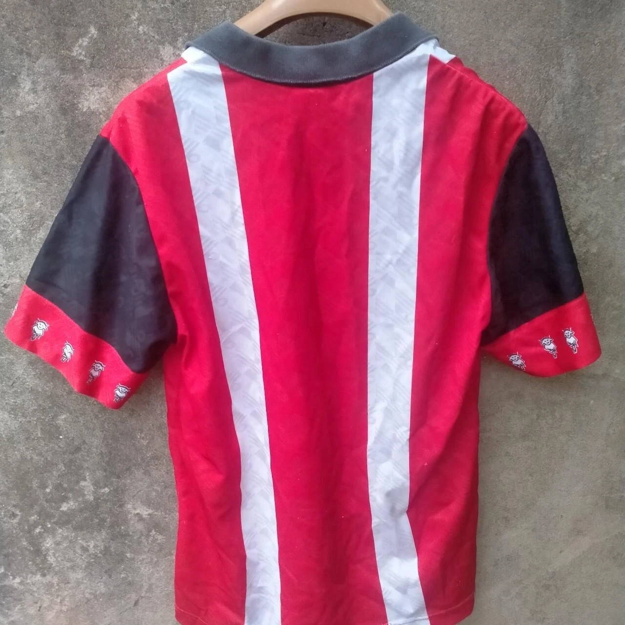 Lincoln City 1994-95 home football shirt/ jersey. Small mens - Image 3