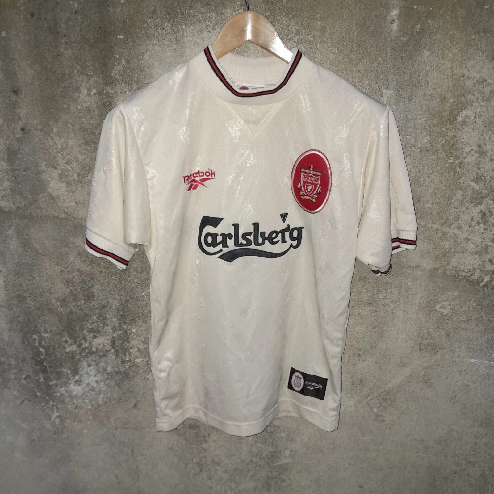 Liverpool 1996-97 away football shirt / jersey. Small Mens cream
