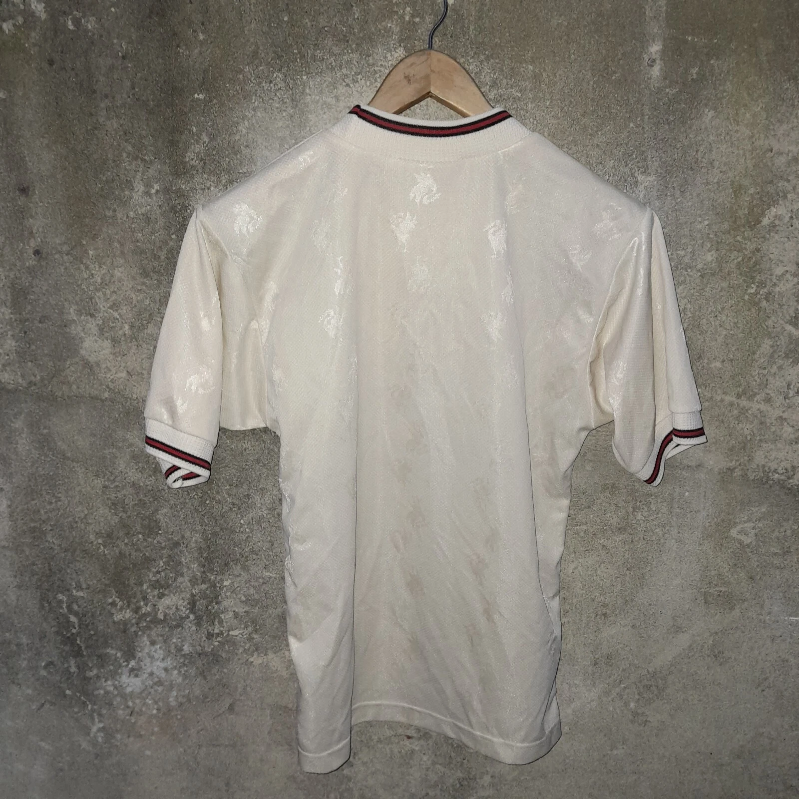 Liverpool 1996-97 away football shirt / jersey. Small Mens cream - Image 5