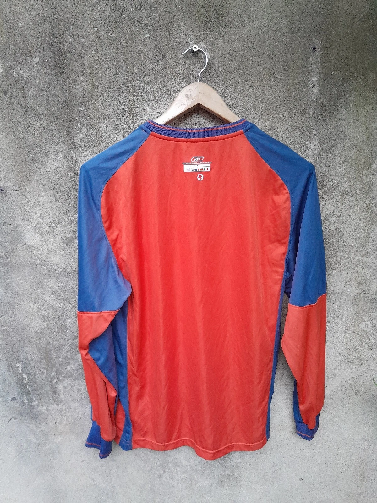 Liverpool 2004-05 goalkeeper football shirt / jersey. Small mens. Long sleeves - Image 4