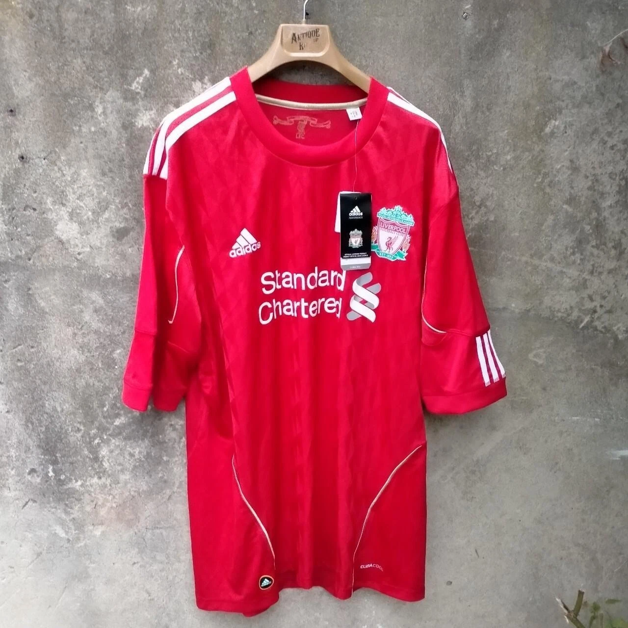 Liverpool 2010-12 home football shirt / jersey. XXL mens. Bnwt