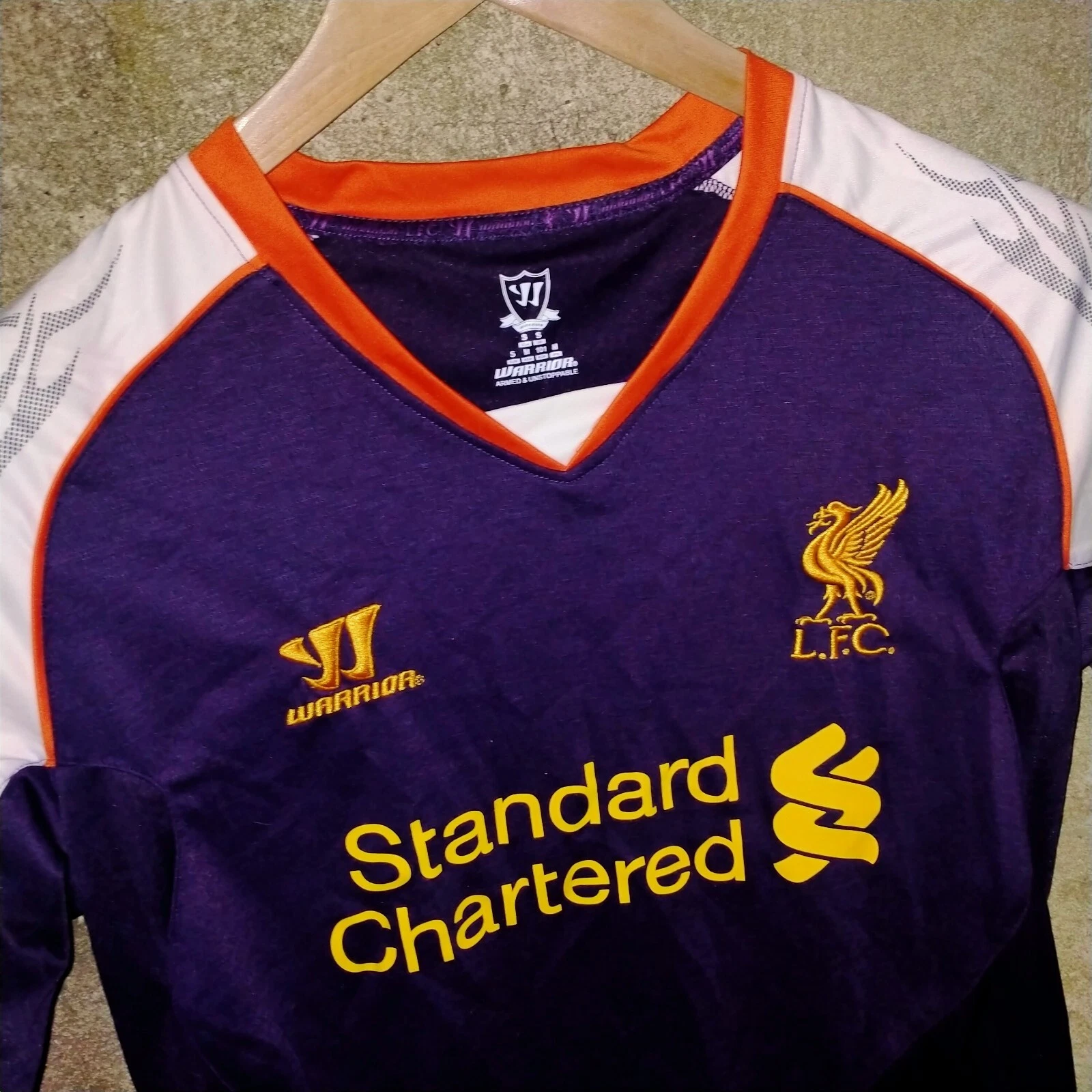 Liverpool 2012-13 away football shirt / jersey. Small mens. Gerrard 8 - Image 3