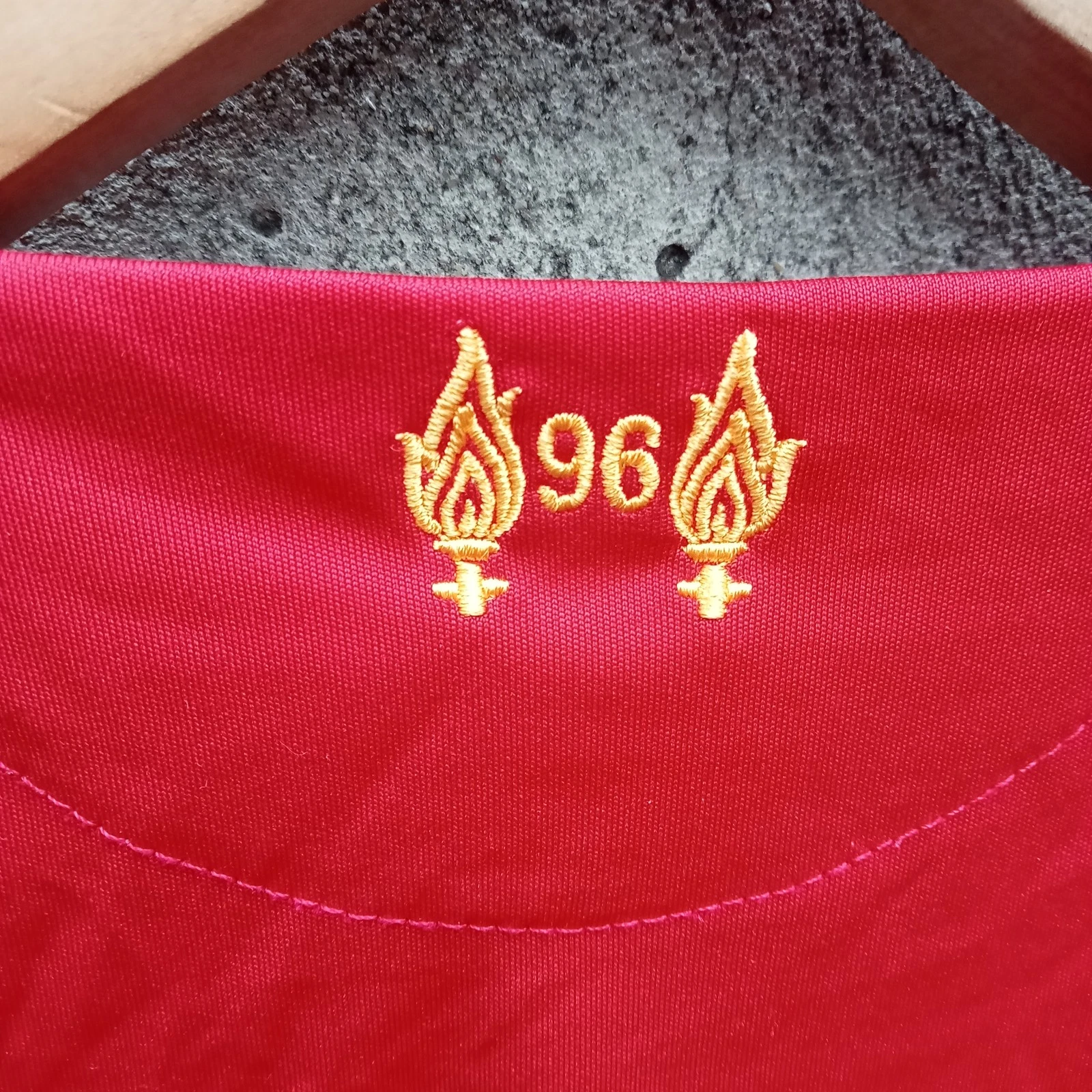Liverpool 2013-14 home football shirt | jersey, Boys Large Long Sleeves - Image 6