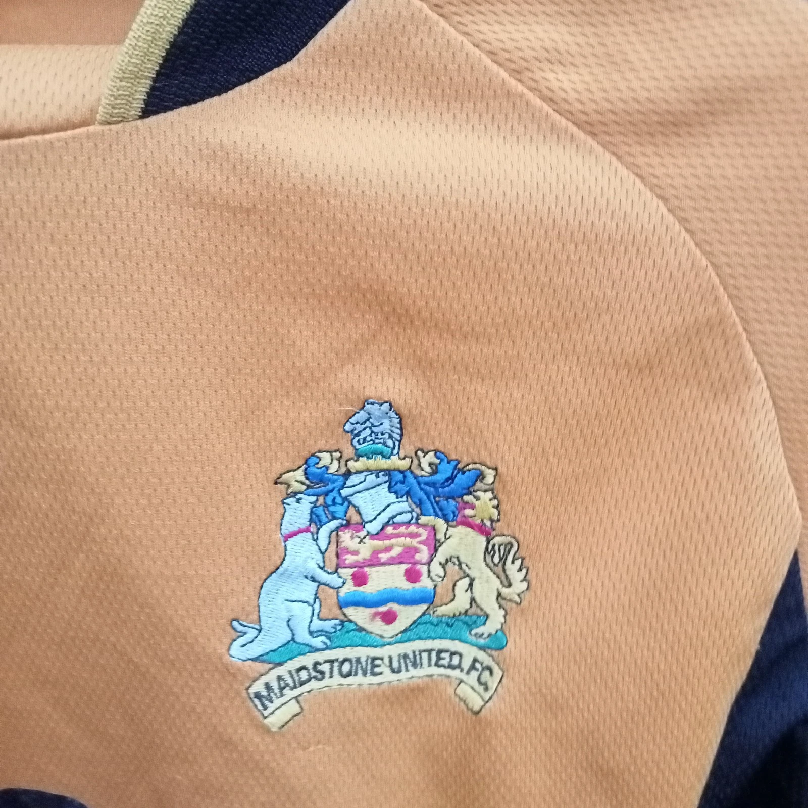 Maidstone United Home football shirt | jersey, Mens Medium Player issue - Image 2