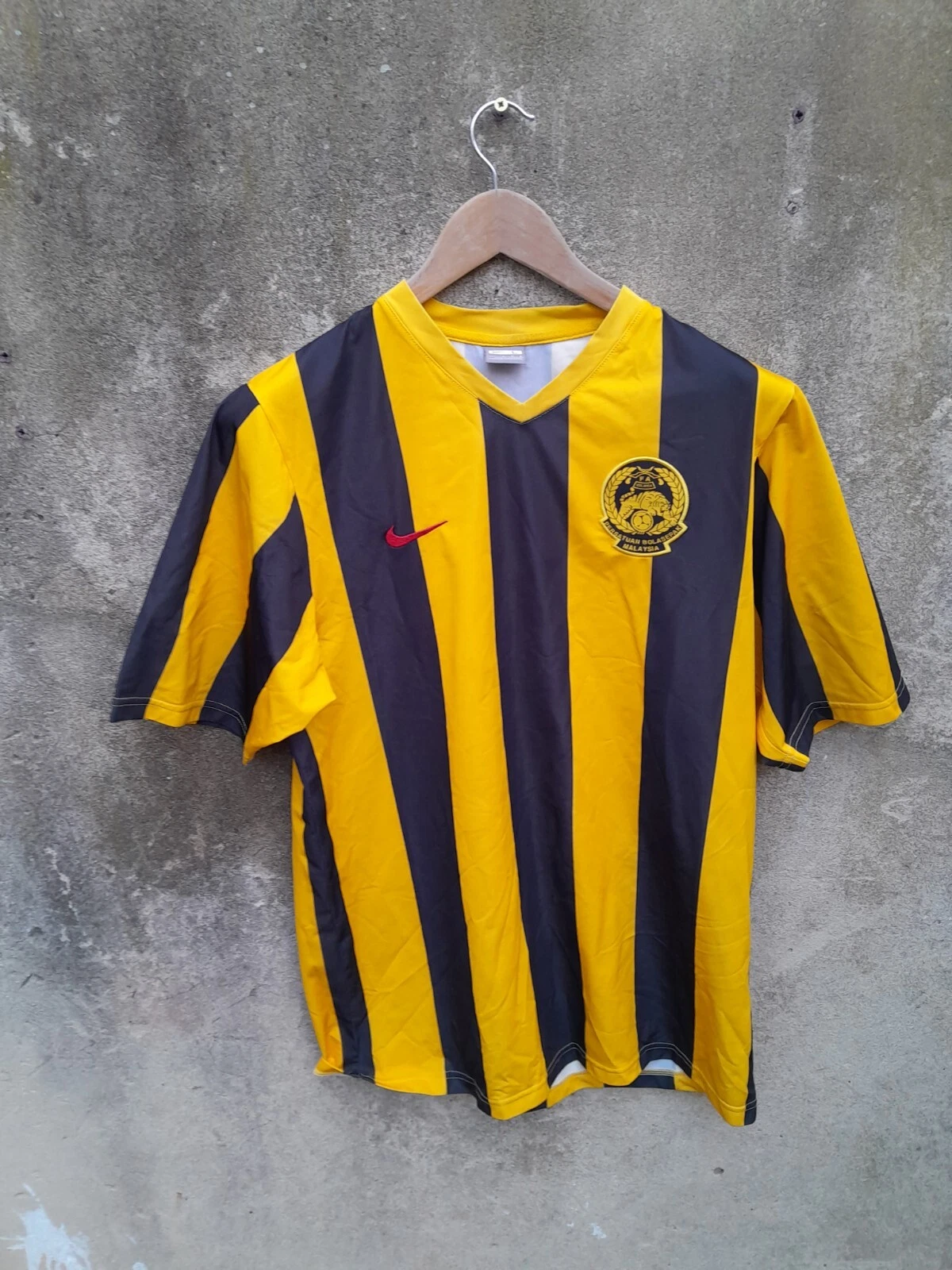 Malaysia 2007-08 football shirt / jersey. Large mens.