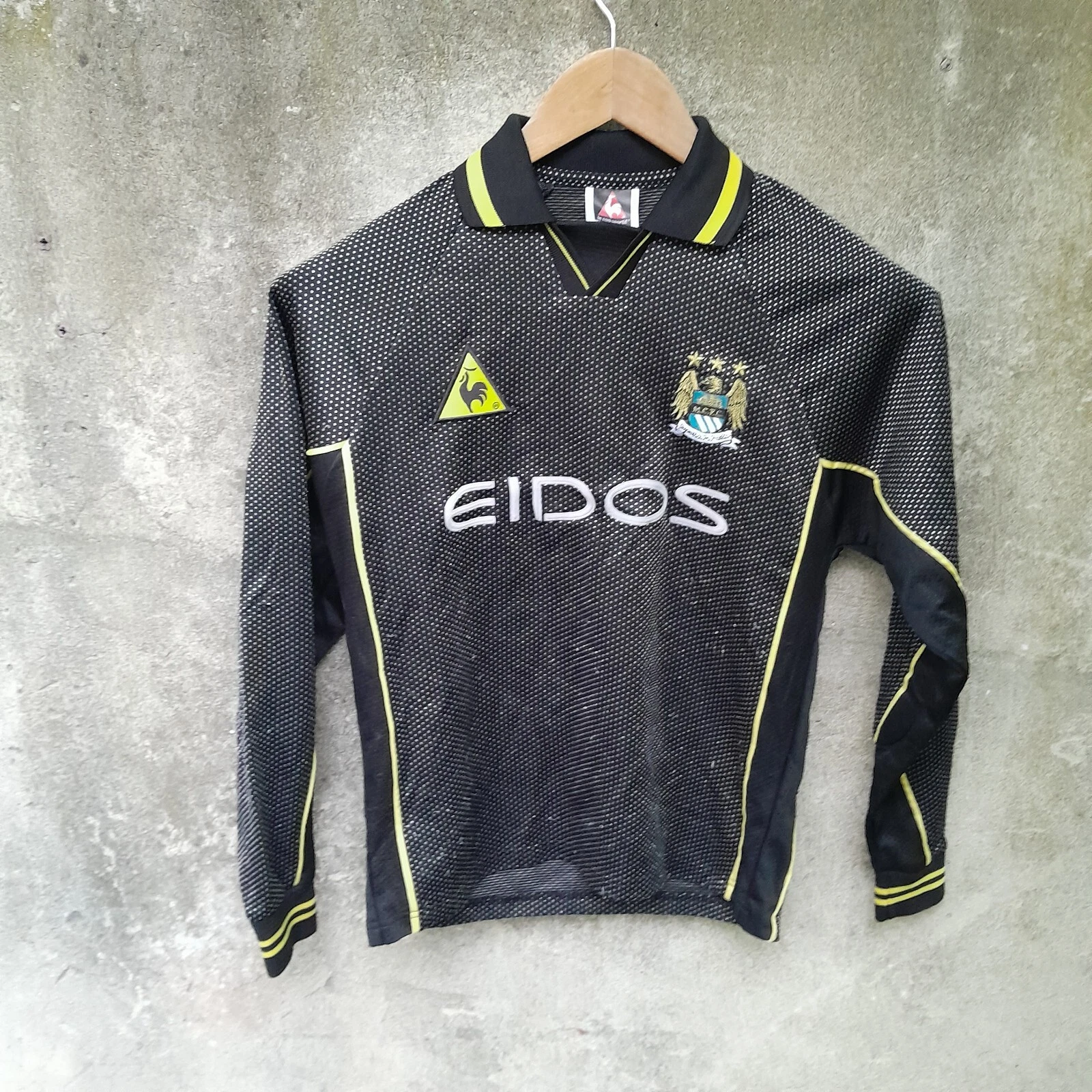 Manchester City 1999-2000 goalkeeper football shirt / jersey