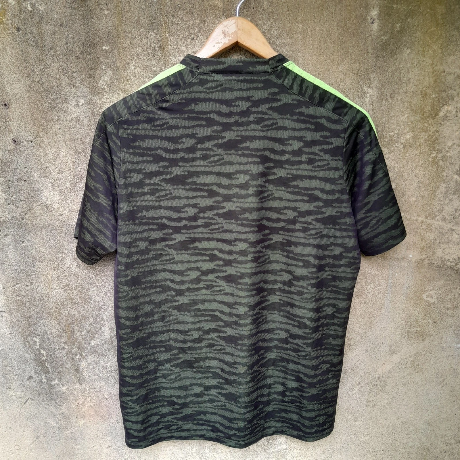 Manchester City 2015-16 camo training football shirt / jersey. XL mens. - Image 4
