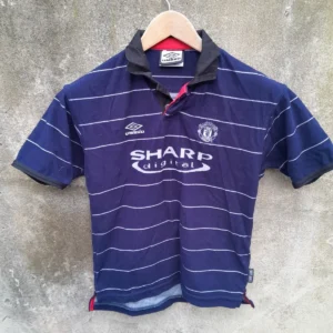 Manchester United 1999-00 away football shirt / jersey. Large boys