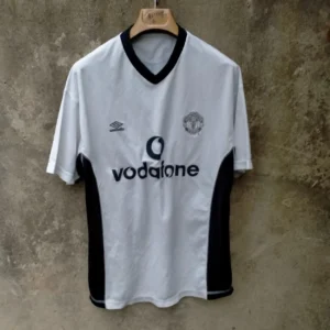 Manchester United 2000-01 white training football shirt / jersey. Medium mens