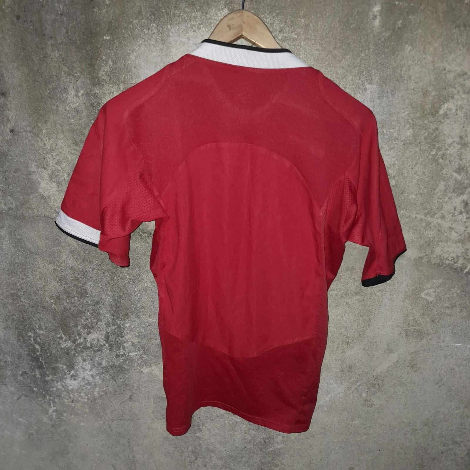 Manchester United 2004-05 home football jersey / shirt. Large mens. - Image 5