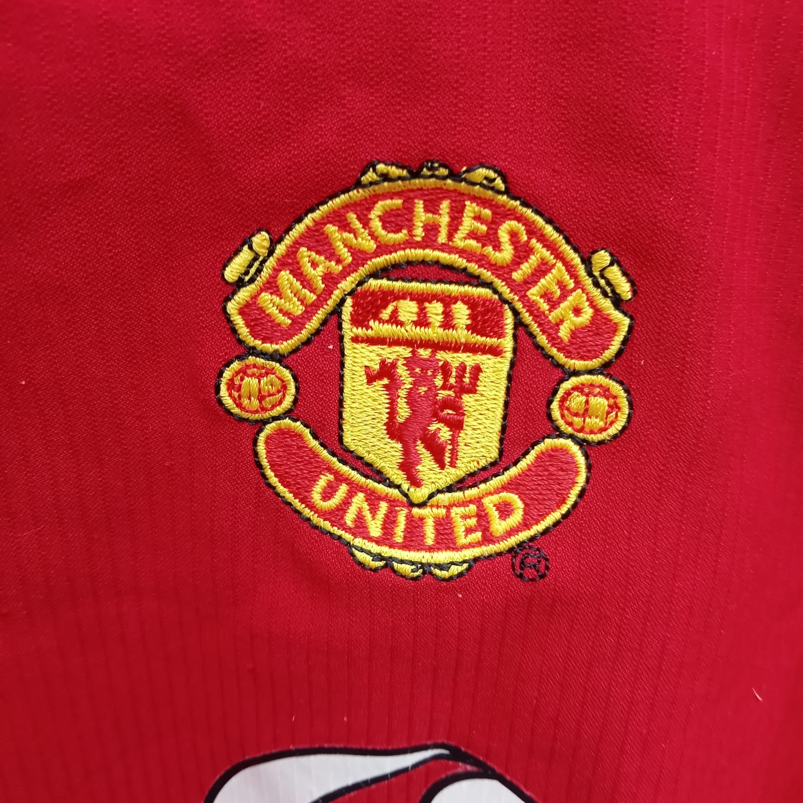 Manchester United 2004-05 home football shirt | jersey, Boys small NISTELROOY - Image 3