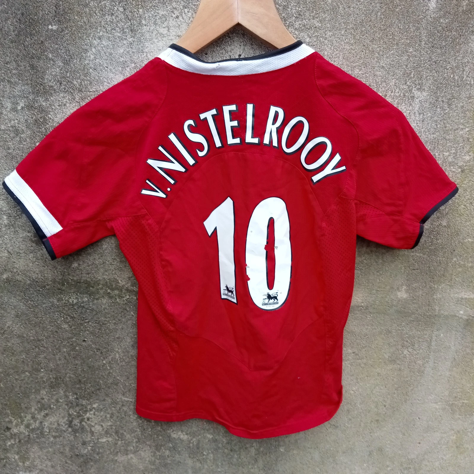 Manchester United 2004-05 home football shirt | jersey, Boys small NISTELROOY - Image 5