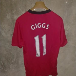 Manchester United 2009-10 home football shirt/ jersey. Medium mens. Giggs 11