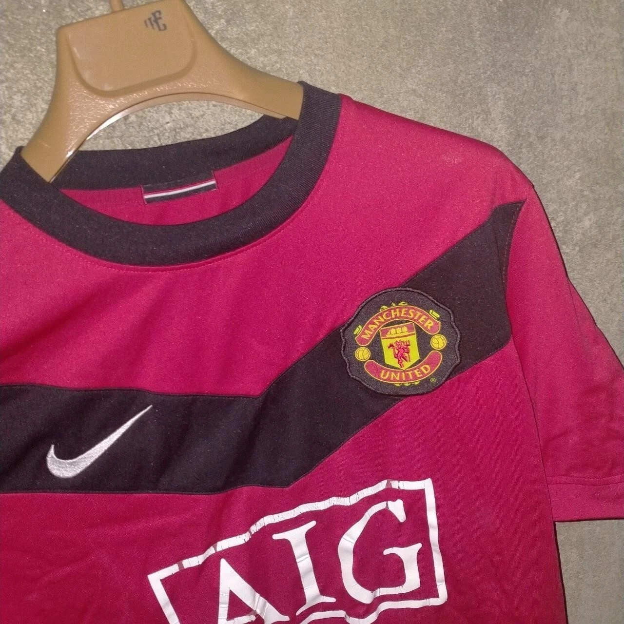 Manchester United 2009-10 home football shirt/ jersey. Medium mens. Giggs 11 - Image 3