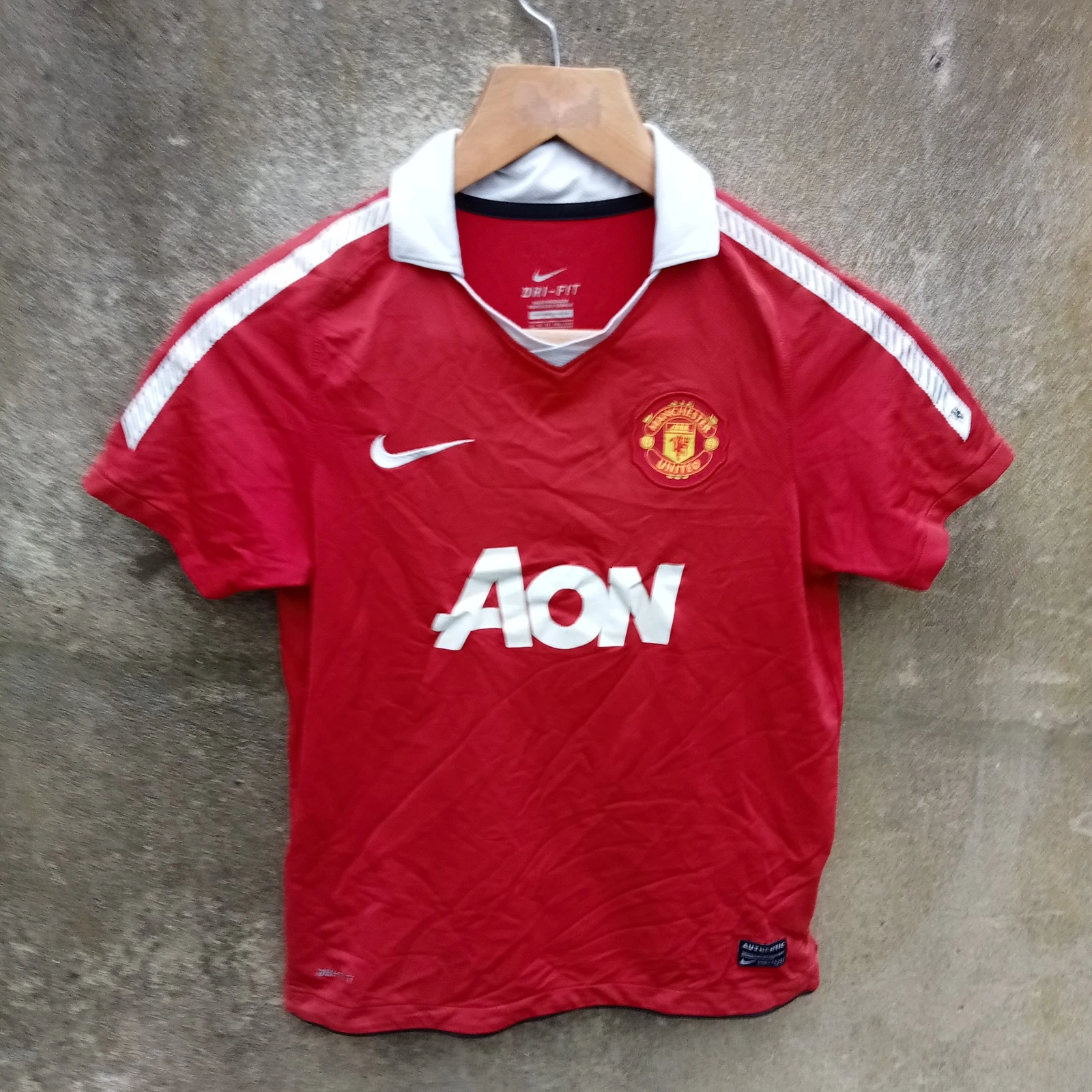 Manchester United 2010-11 home football shirt | jersey, Boys Medium 10-12 years