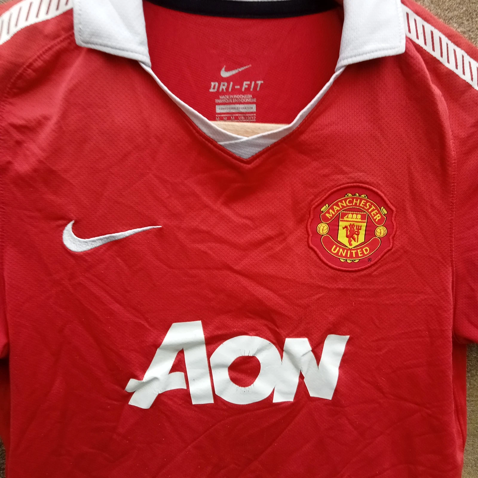 Manchester United 2010-11 home football shirt | jersey, Boys Medium 10-12 years - Image 2