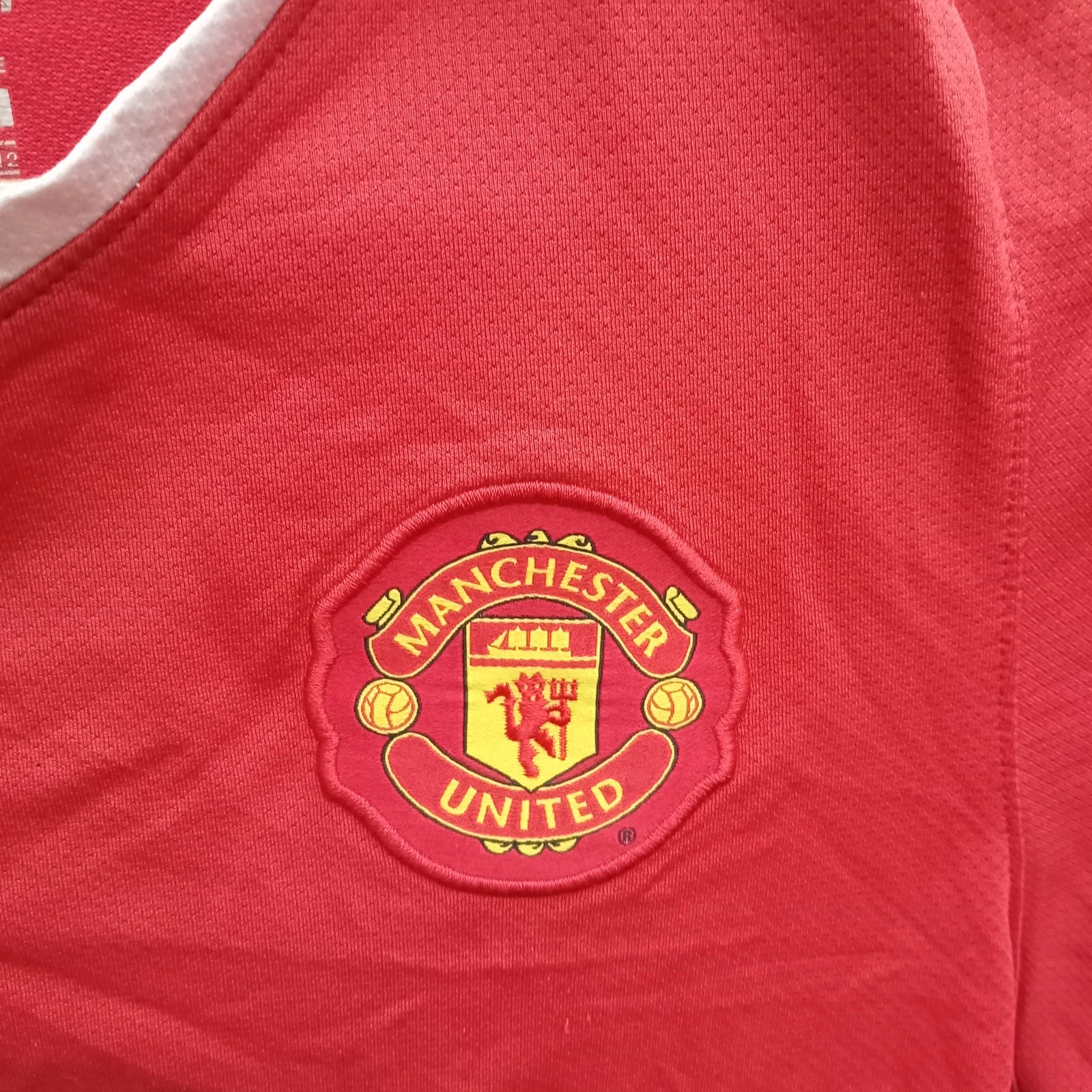 Manchester United 2010-11 home football shirt | jersey, Boys Medium 10-12 years - Image 3