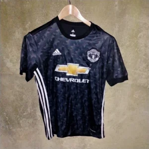 Manchester United 2017-18 away football shirt / jersey. Small mens.