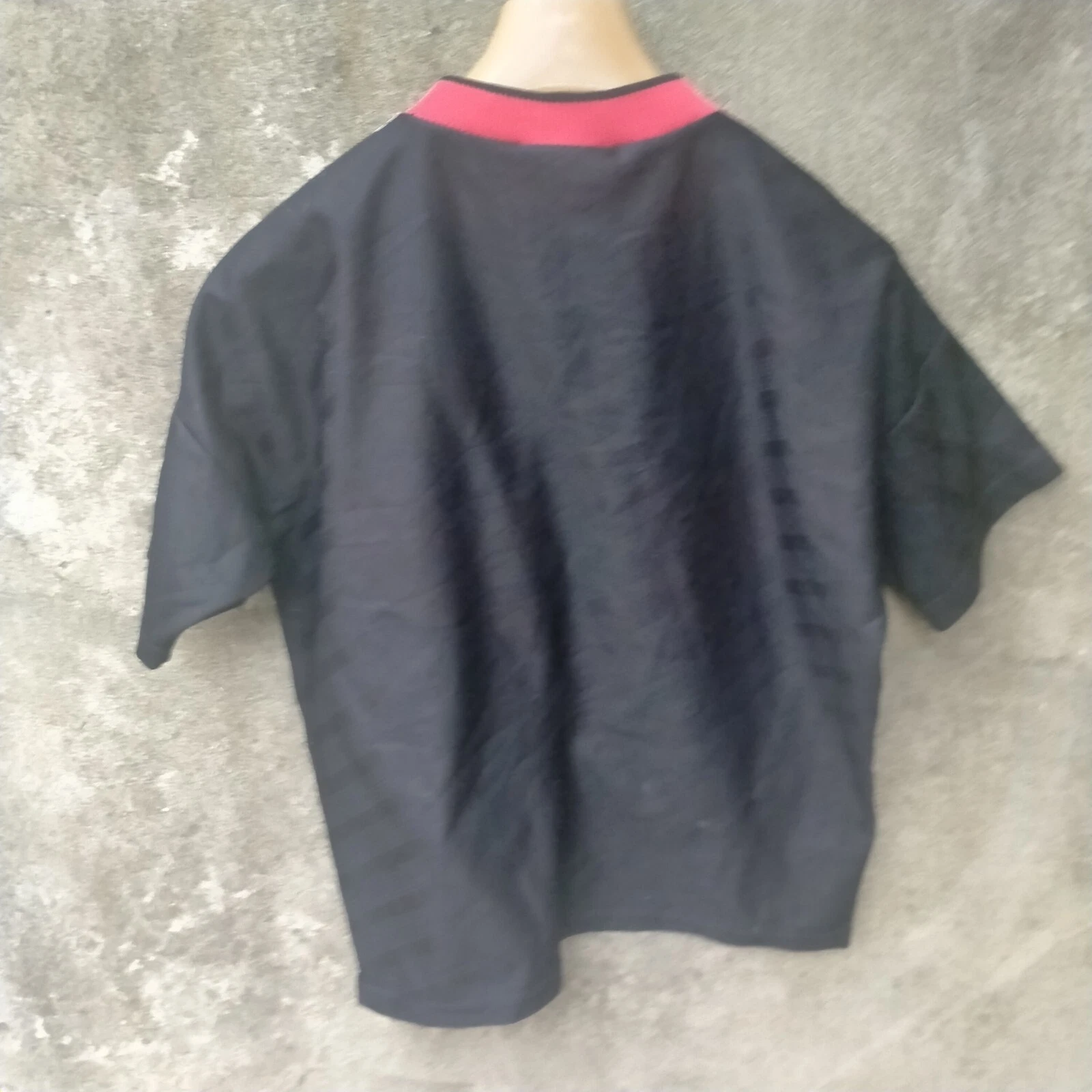 Manchester United 99 training football shirt / jersey large boys. - Image 3