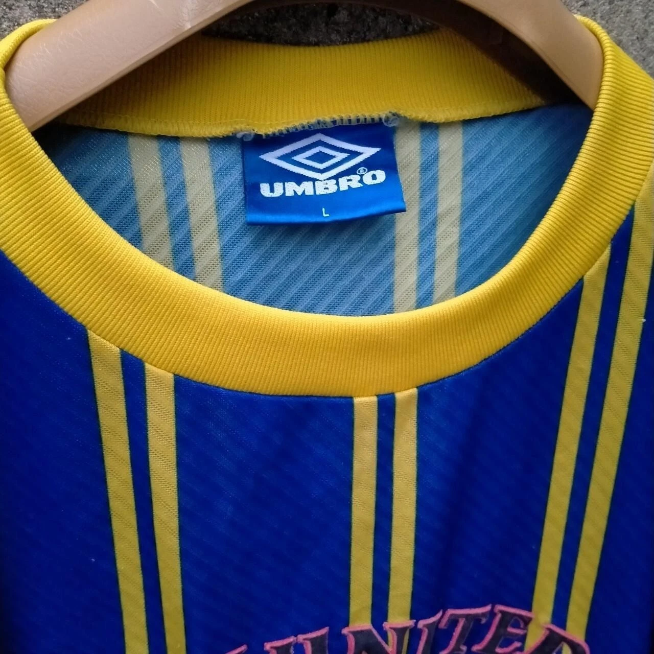 Manchester United mid 90s blue training football shirt / jersey. Large mens - Image 4