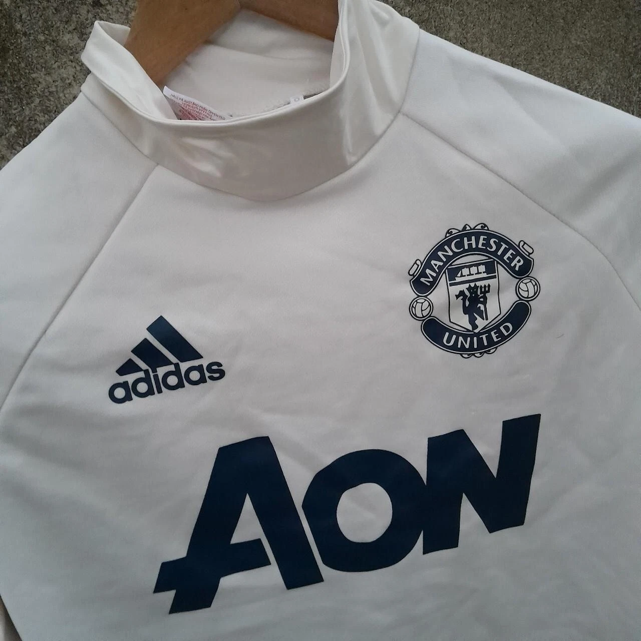 Manchester United training football shirt / jersey. XL boys. Long sleeves. - Image 2