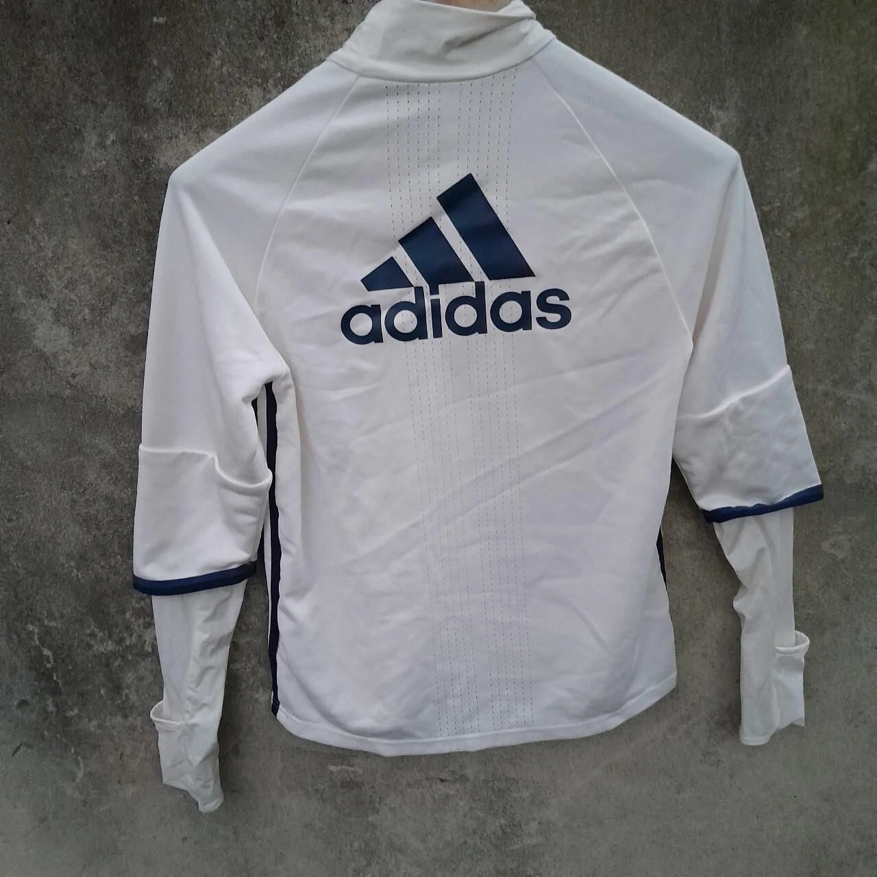 Manchester United training football shirt / jersey. XL boys. Long sleeves. - Image 3