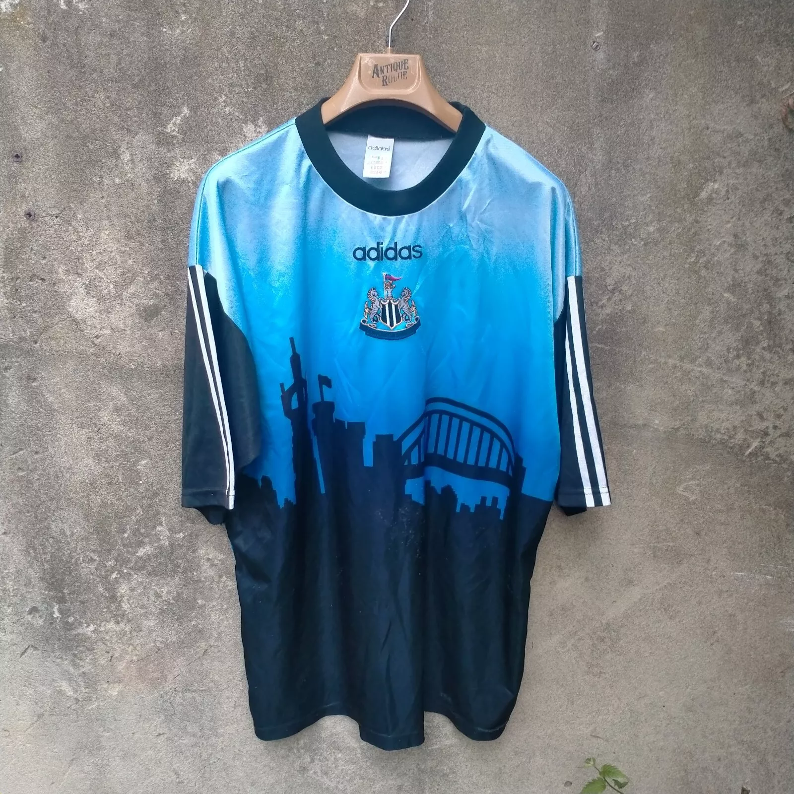 Newcastle United 1996-97 football jersey training shirt. Large mens