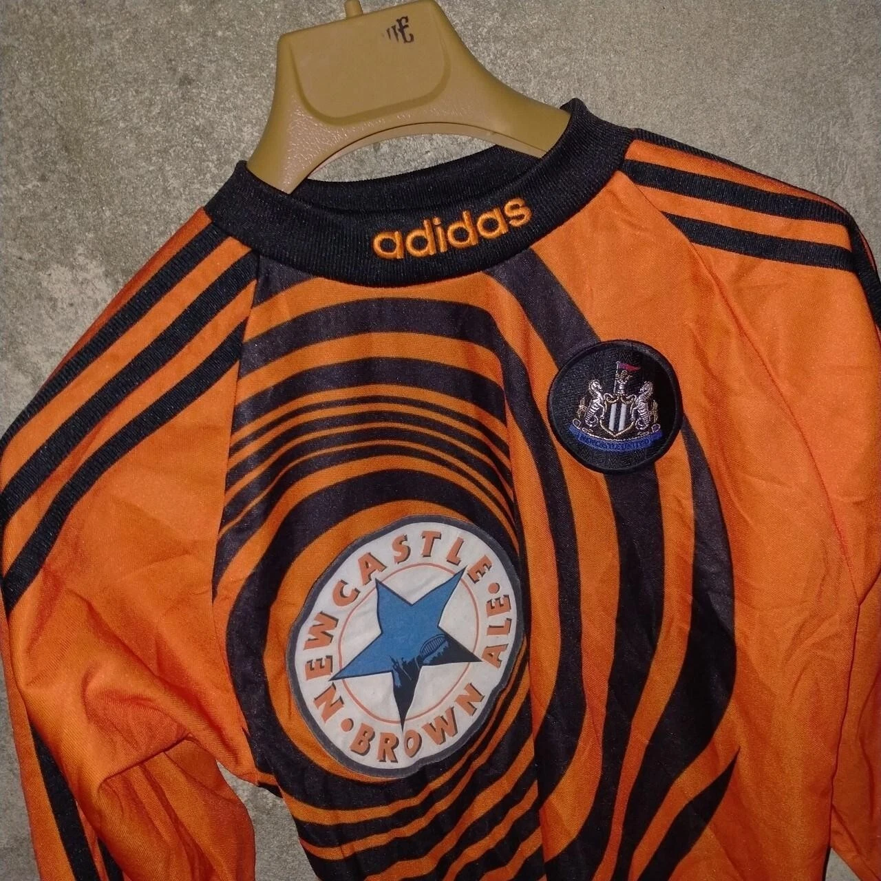 Newcastle United 1997-98 goalkeeper football shirt / jersey. - Image 2