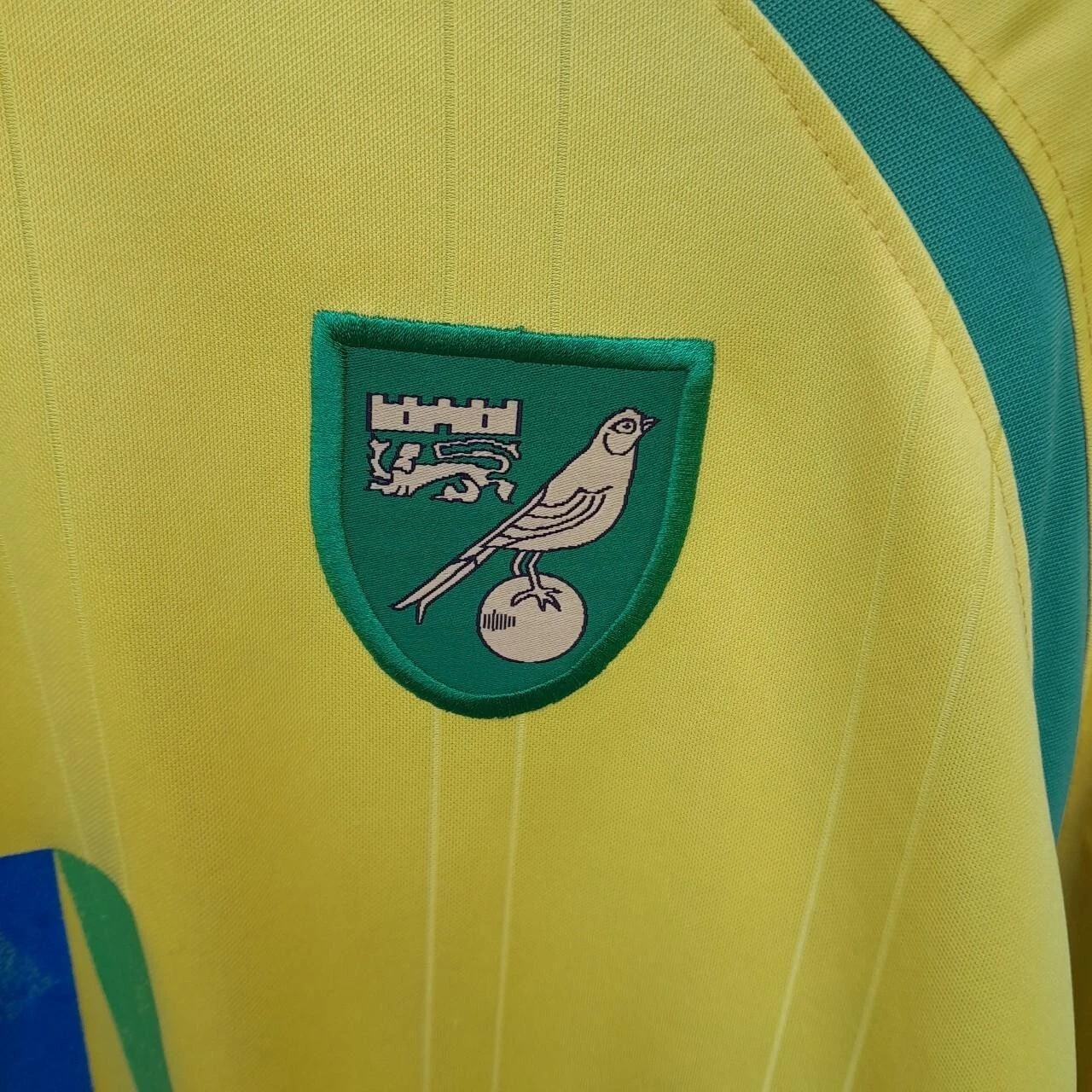 Norwich City 2010-11 home football shirt / jersey. 4XL mens. - Image 5