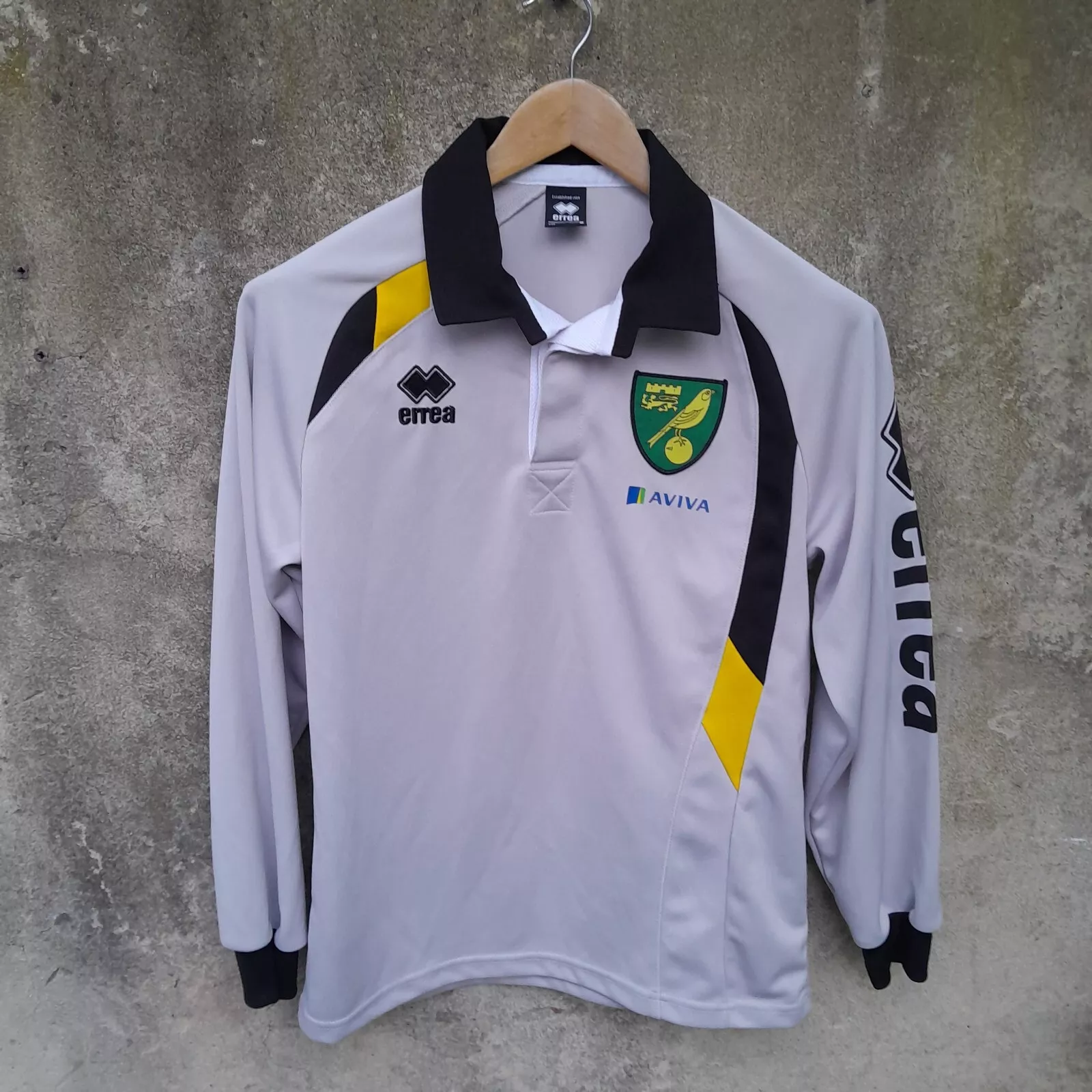 Norwich City rugby football shirt / jersey. Small mens