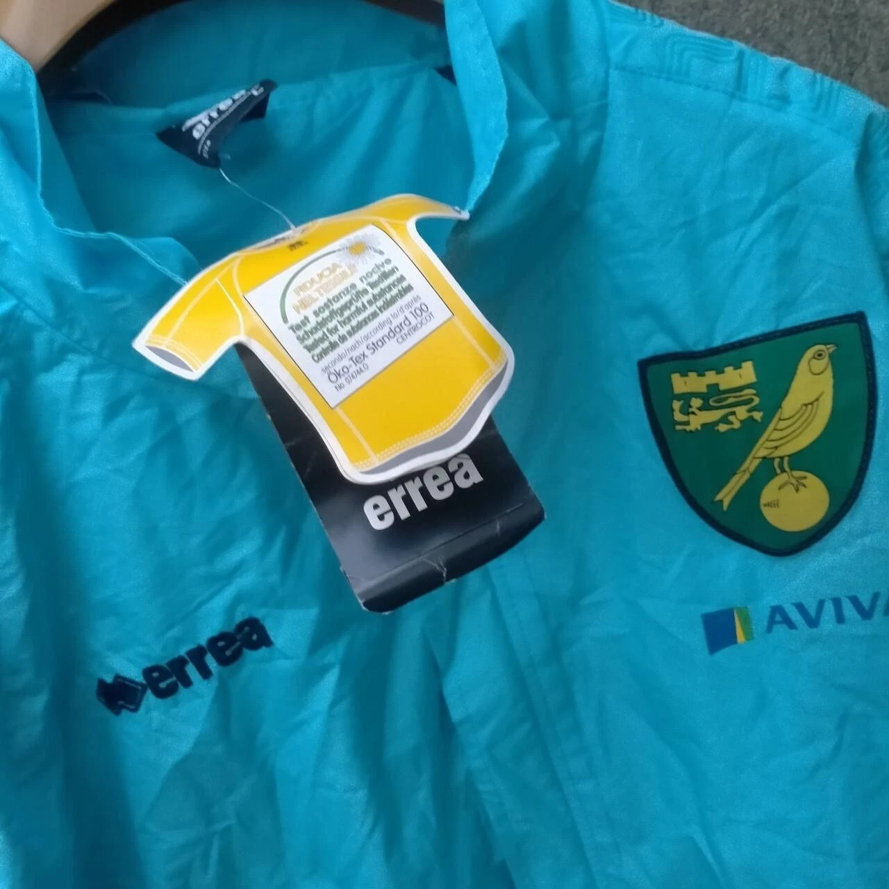 Norwich City waterproof training football jacket/ jersey. Large mens. warmup top - Image 2