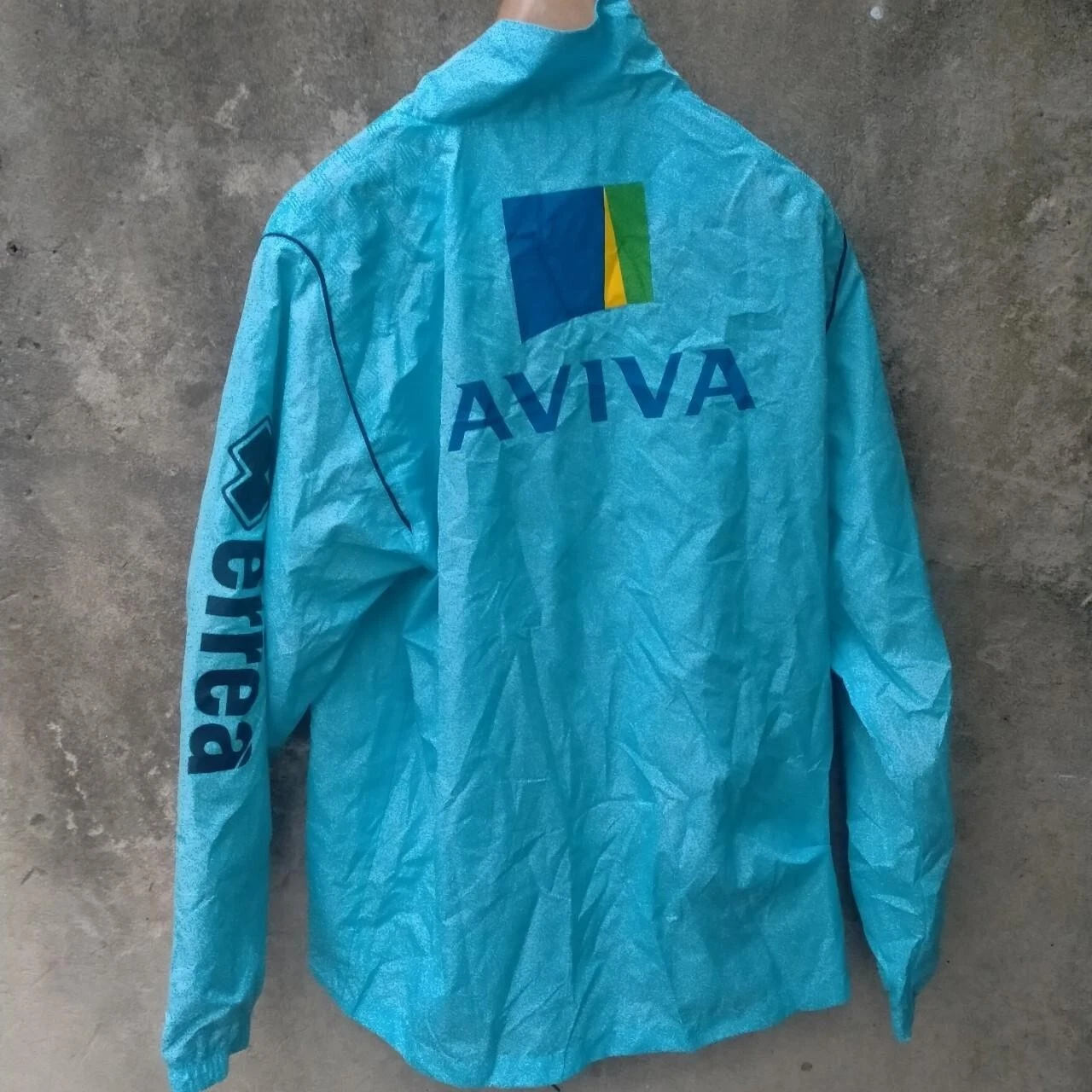 Norwich City waterproof training football jacket/ jersey. Large mens. warmup top - Image 3