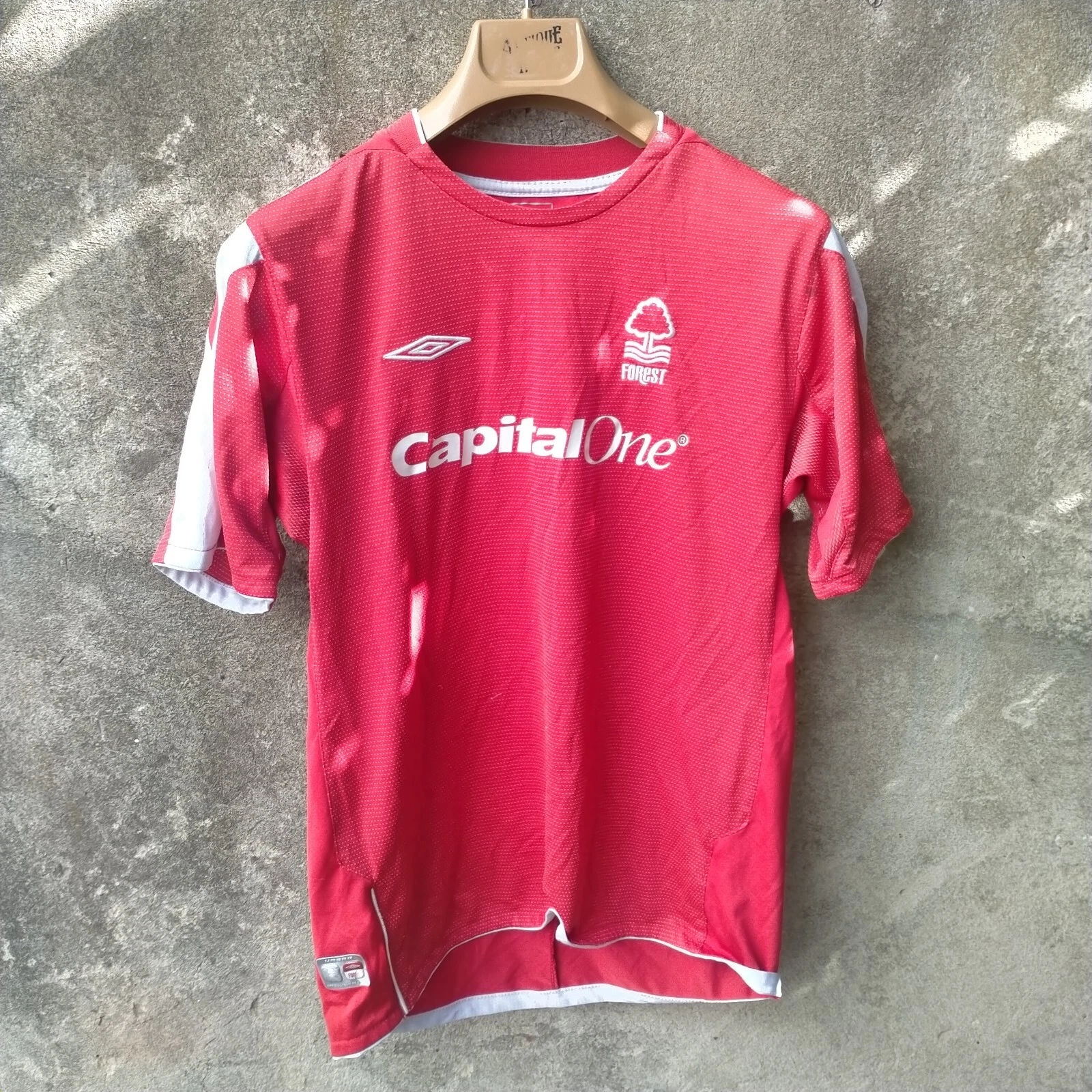 Nottingham Forest 2004-06 home football shirt / jersey. Small mens Marlon King - Image 2