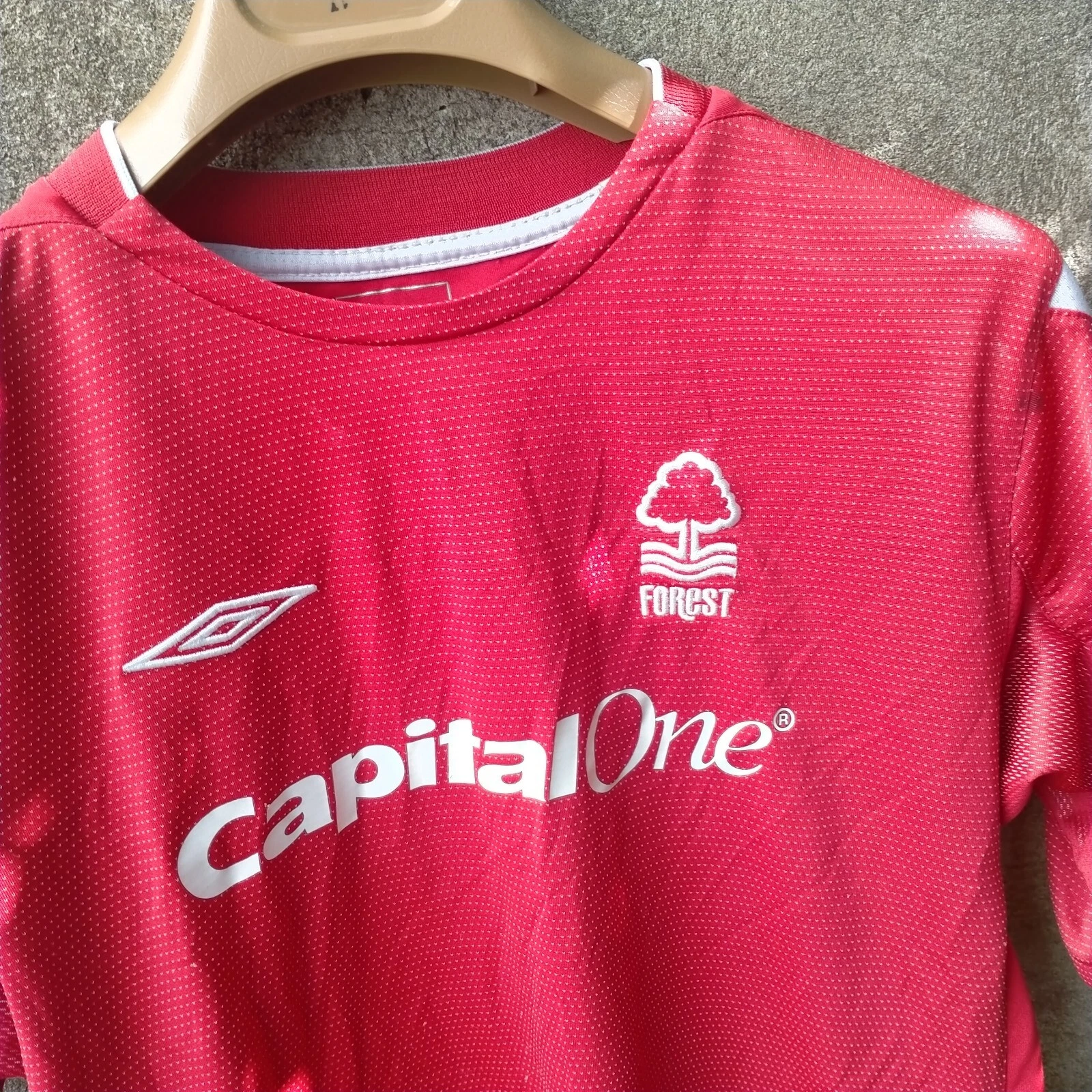 Nottingham Forest 2004-06 home football shirt / jersey. Small mens Marlon King - Image 3