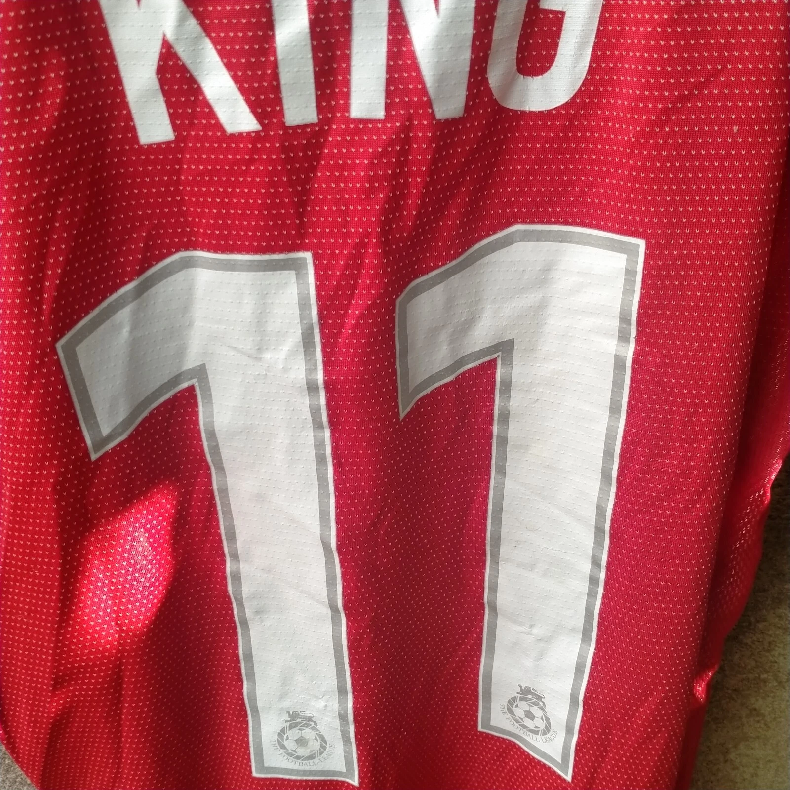 Nottingham Forest 2004-06 home football shirt / jersey. Small mens Marlon King - Image 4