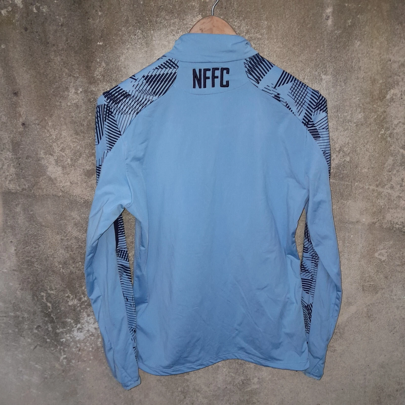 Nottingham Forest training football 1/4 zip sweatshirt / jersey Medium mens - Image 4