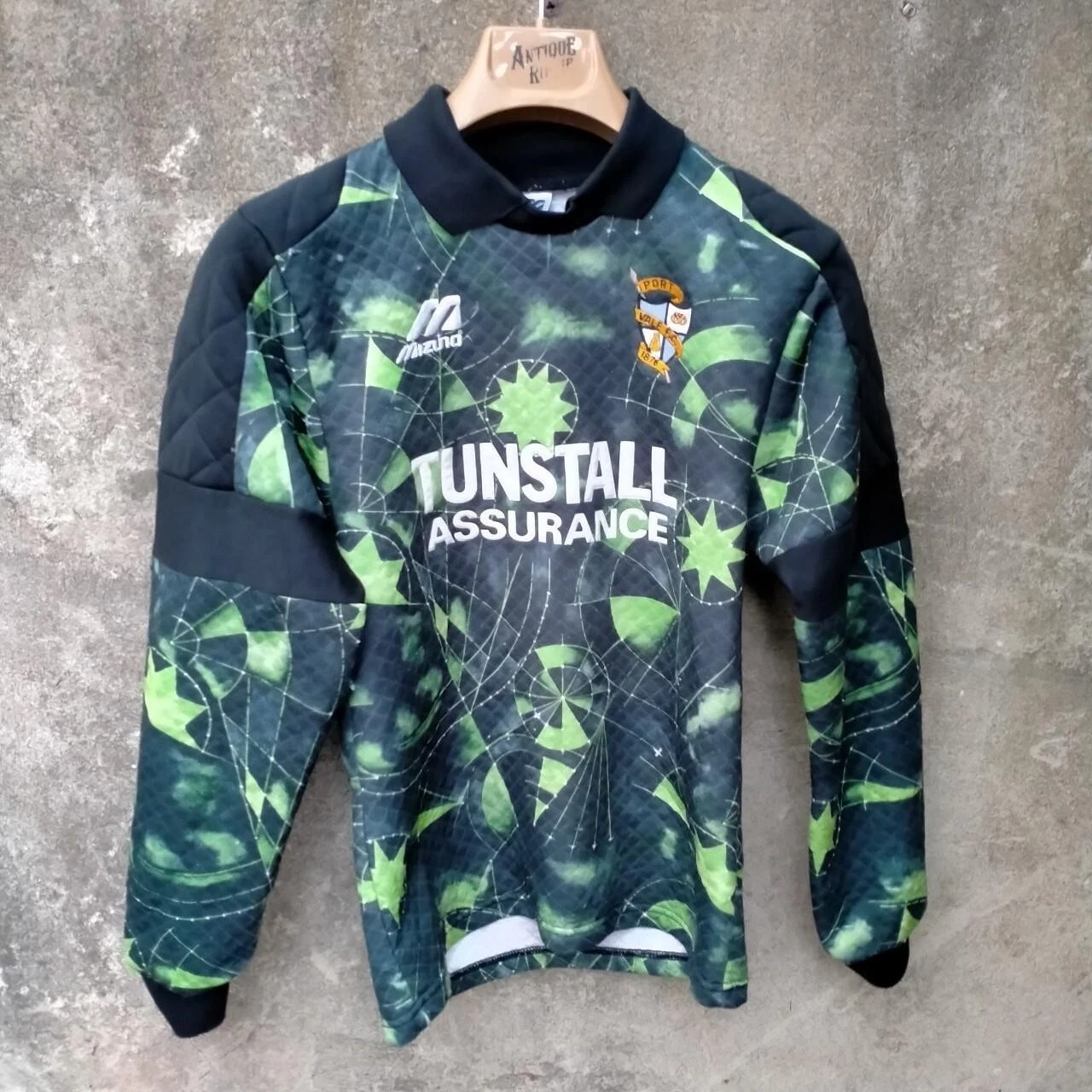 Port Vale 1990s padded goalkeeper football shirt / jersey. Medium boys