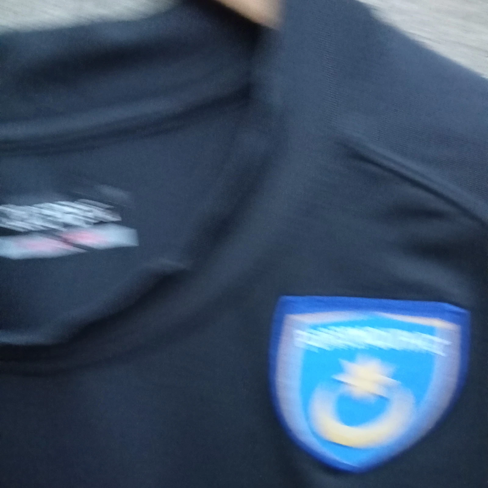 Portsmouth 2010-11 3rd football shirt | jersey, Mens XL - Image 3