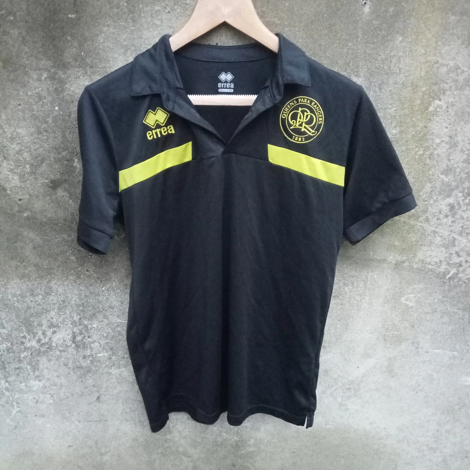 Queens Park Rangers black football shirt | jersey, Mens Medium QPR