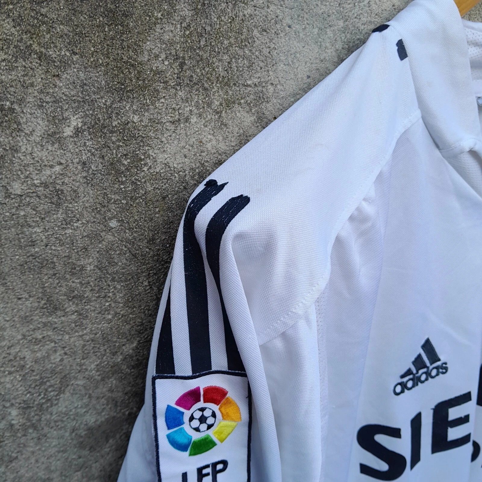 Real Madrid 2004-05 home football shirt / jersey. XL mens. Long Sleeves - Image 3