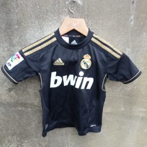 Real Madrid 2011-12 away football shirt | jersey, Boys small 4-5 years