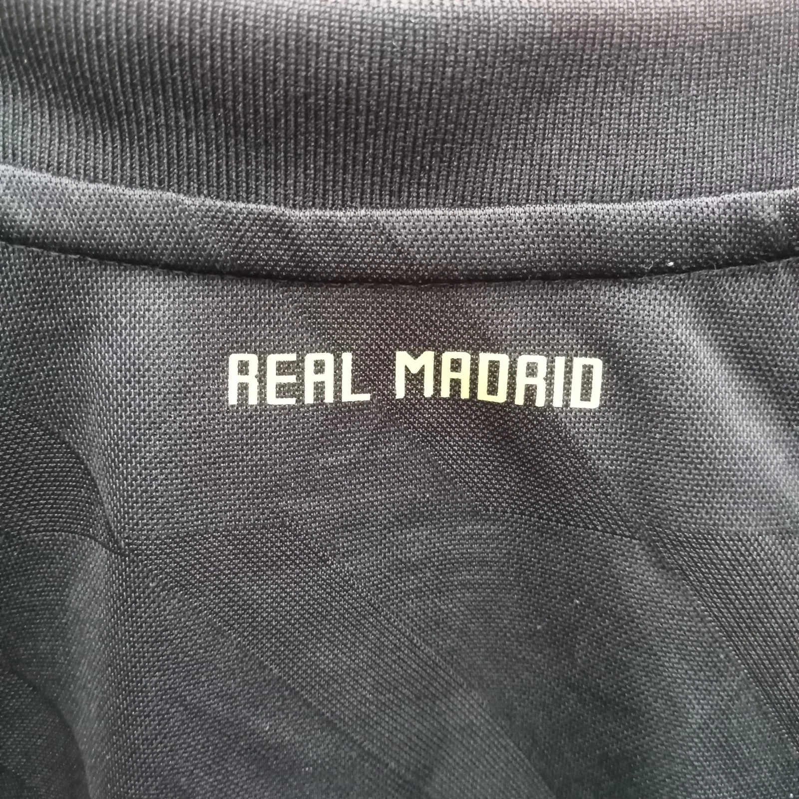 Real Madrid 2011-12 away football shirt | jersey, Boys small 4-5 years - Image 8