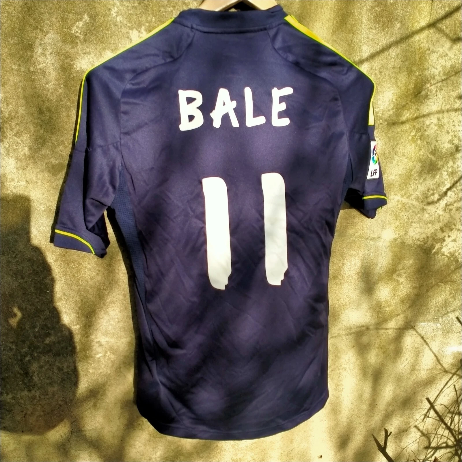 Real Madrid 2012-13 away football shirt / jersey. Small mens.Bale 11 - Image 3