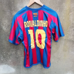 Ronaldinho Barcelona home football shirt | jersey, Mens large