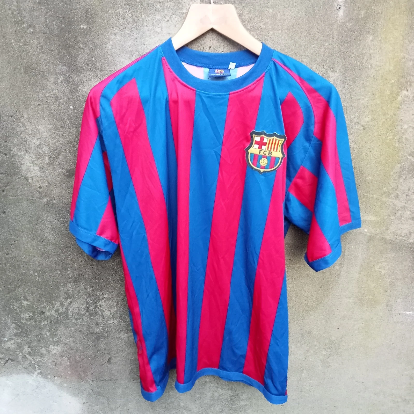 Ronaldinho Barcelona home football shirt | jersey, Mens large - Image 2