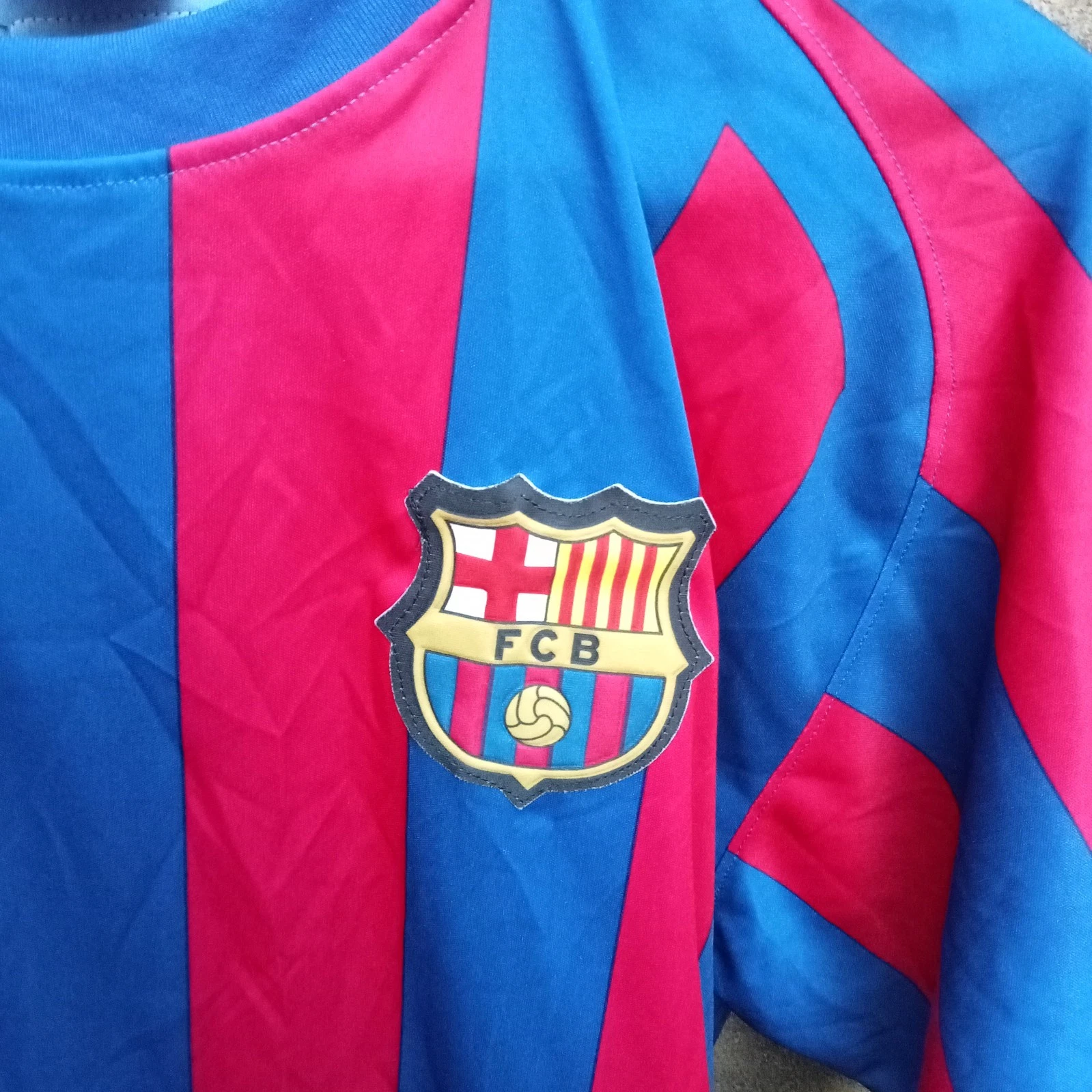 Ronaldinho Barcelona home football shirt | jersey, Mens large - Image 3