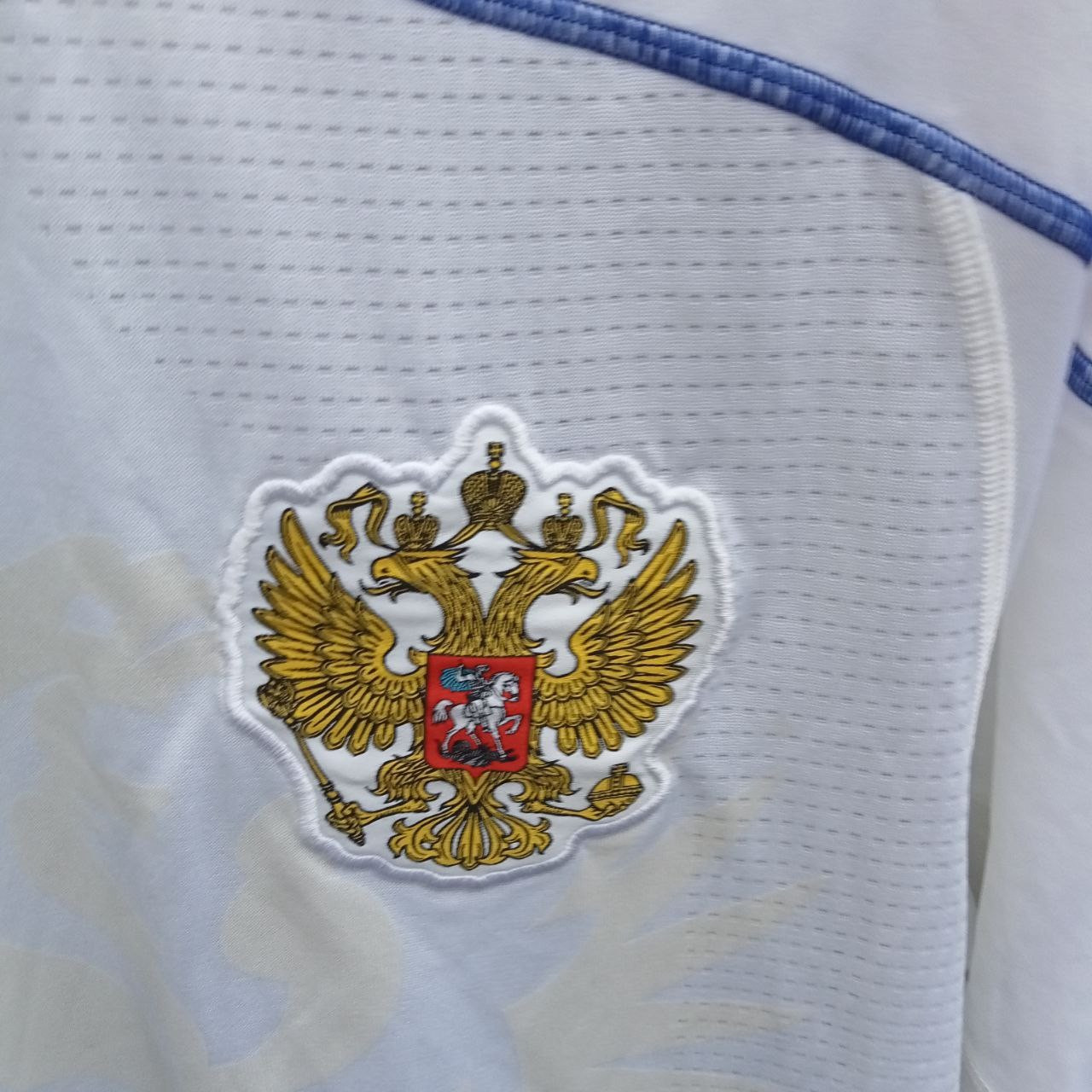 Russia 2009-10 away football shirt / jersey Large mens. - Image 4
