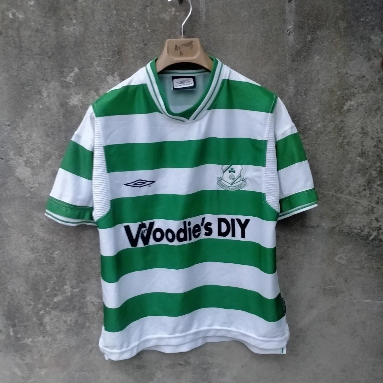 Shamrock Rovers 1999-2000 home football shirt/ jersey. Youth - small mens