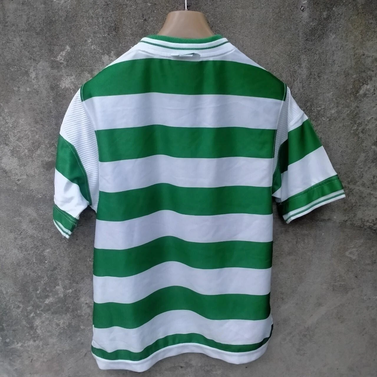 Shamrock Rovers 1999-2000 home football shirt/ jersey. Youth - small mens - Image 3